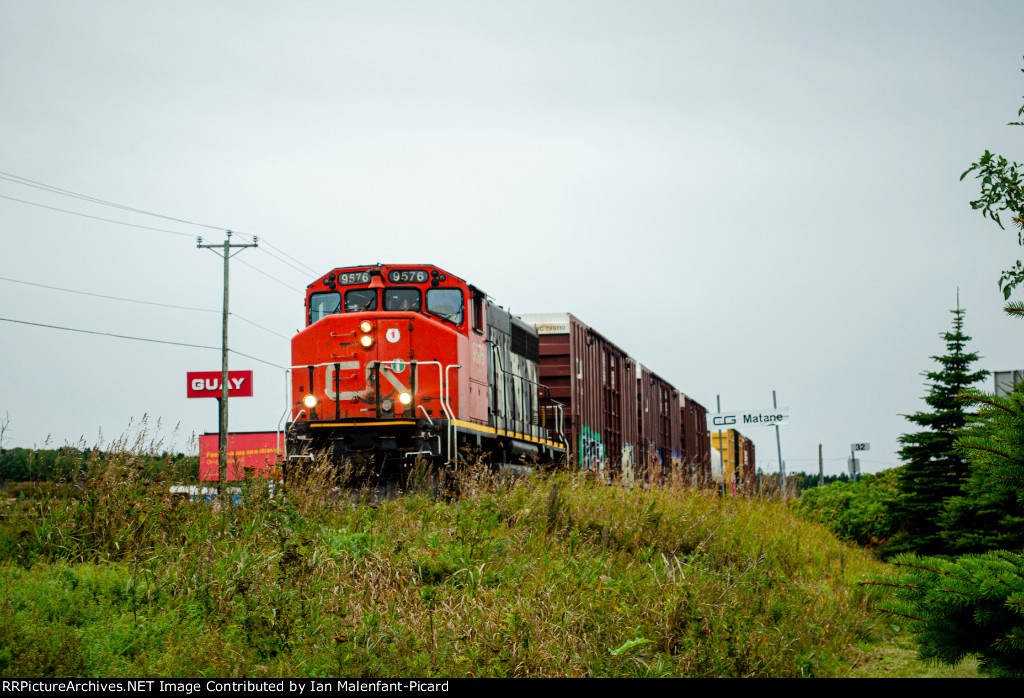 CN 9576 leads 561 past Matane sign